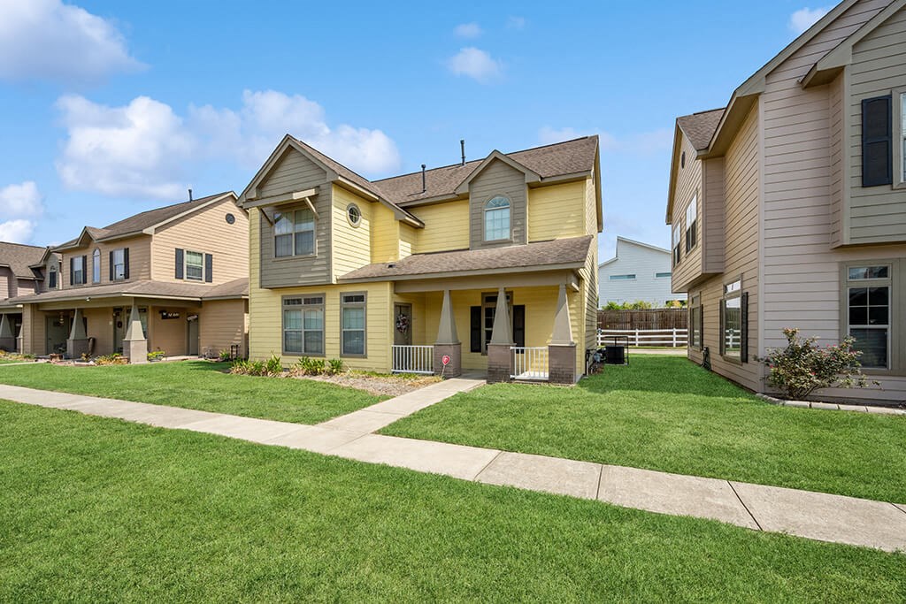 Fountains At Tidwell Apartments & The Enclave, 2303 W. Tidwell Rd